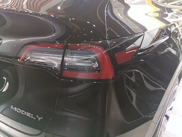 Tesla Model Y — Фото автомобиля 7