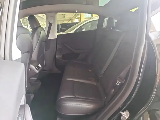 Tesla Model Y — Фото автомобиля 16