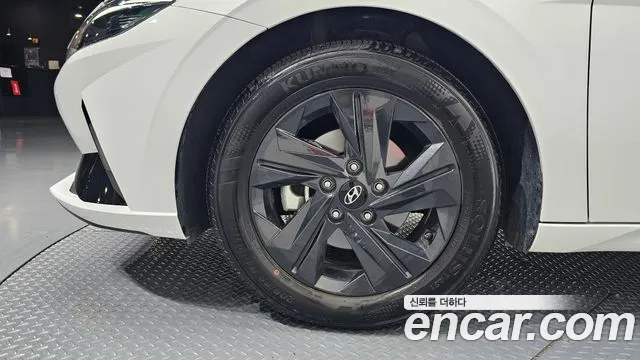 Hyundai Avante CN7 — Фото автомобиля 5