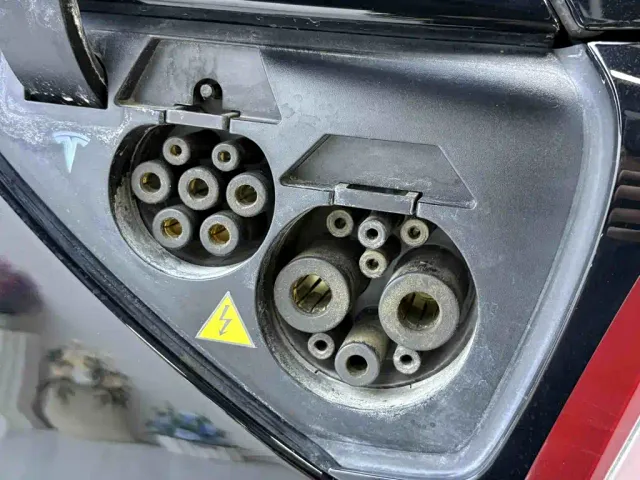 Tesla Model Y — Фото автомобиля 12
