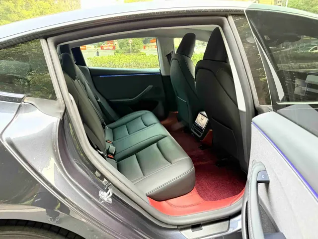 Tesla Model 3 — Фото автомобиля 12