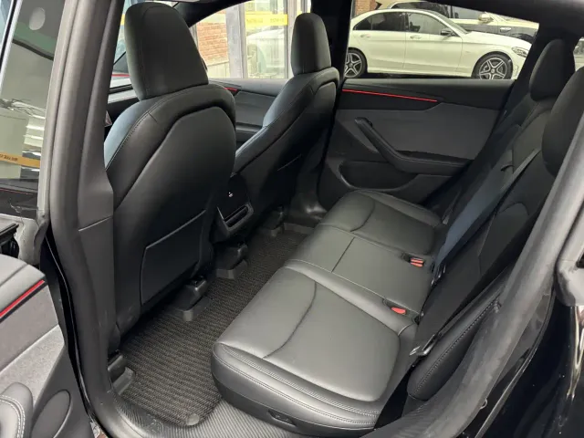 Tesla Model Y — Фото автомобиля 9