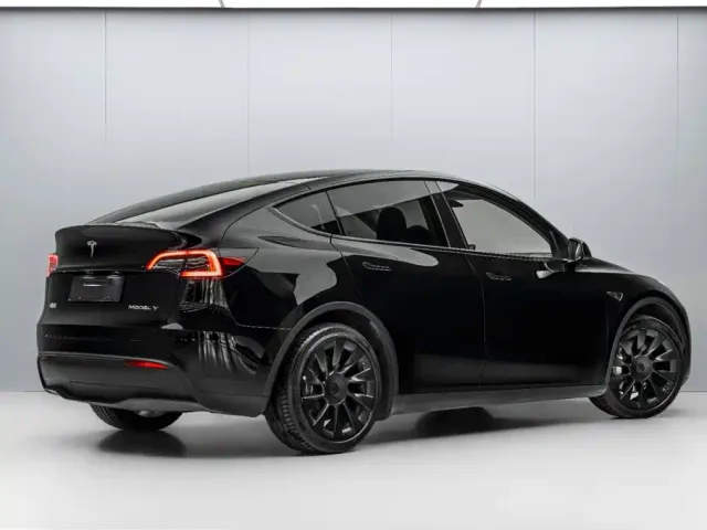 Tesla Model Y — Фото автомобиля 7