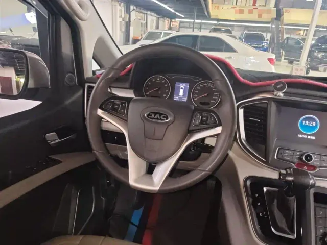 JAC Refine M4 — Фото автомобиля 10