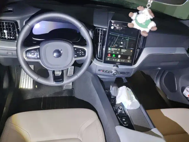 Volvo XC60 — Фото автомобиля 12