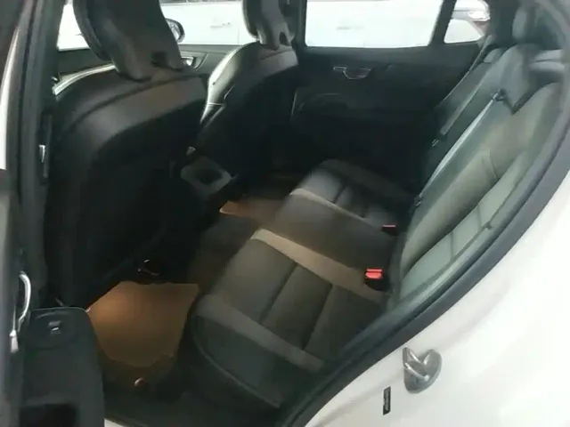 Volvo S60 — Фото автомобиля 16