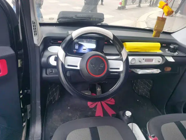 Wuling Hongguang Mini EV — Фото автомобиля 11