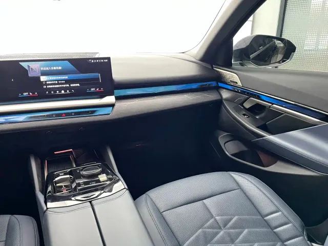 BMW i5 — Фото автомобиля 13