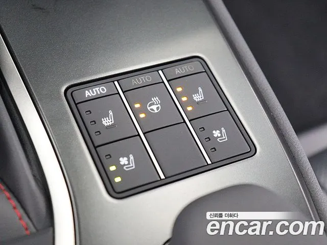 Lexus UX — Фото автомобиля 18