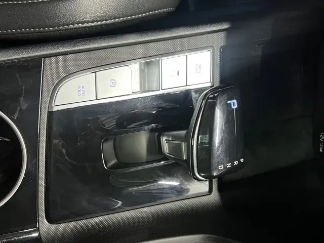 Hyundai Elantra 2022 1.5L CVT LUX Premium Edition — Фото автомобиля 15