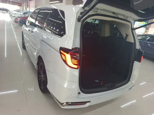 Honda Odyssey — Фото автомобиля 4