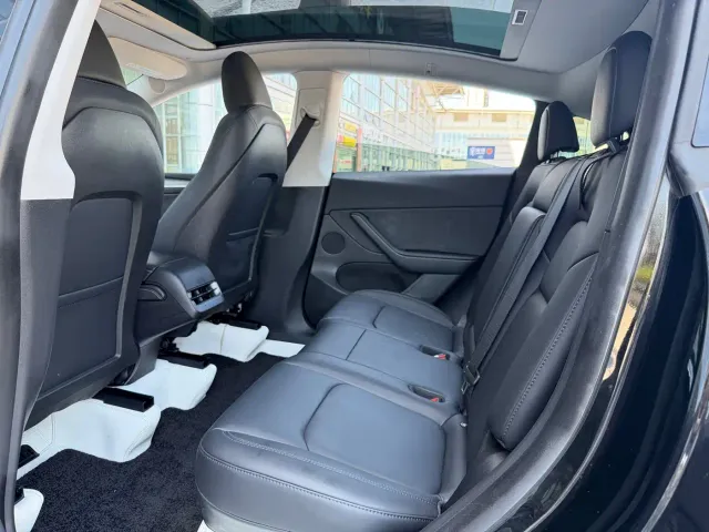 Tesla Model Y — Фото автомобиля 18