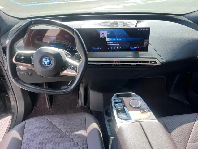 BMW iX — Фото автомобиля 7