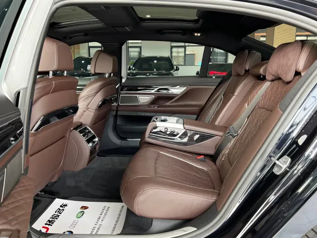 BMW 7 Series — Фото автомобиля 9