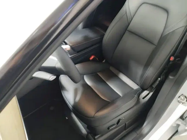 Tesla Model Y — Фото автомобиля 14