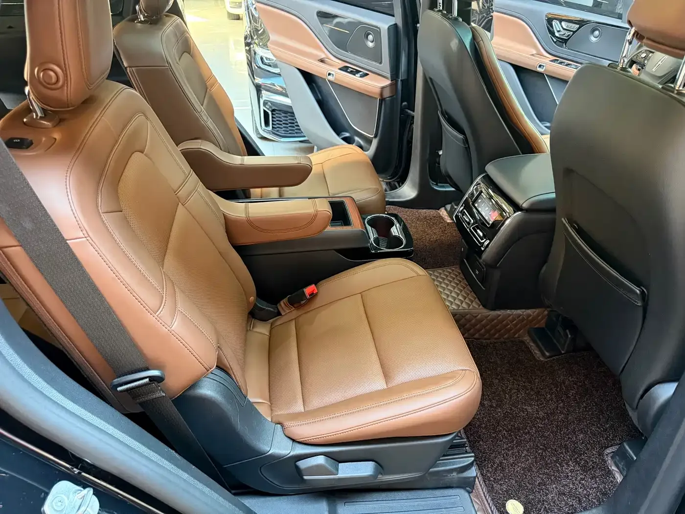 Lincoln Aviator 2021 3.0T V6 4WD Elegance Edition — Фото автомобиля 26