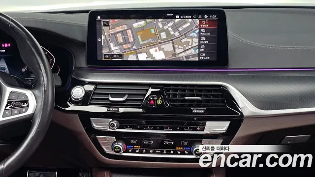 BMW 5 Series G30 — Фото автомобиля 24