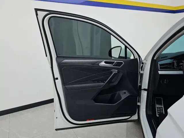 Volkswagen Tiguan L — Фото автомобиля 7
