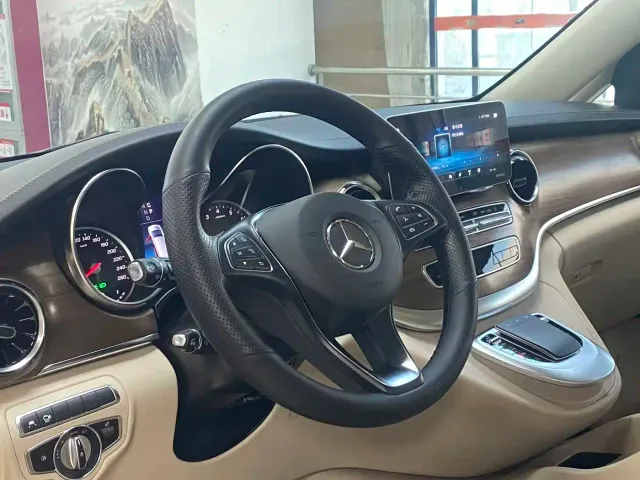Mercedes-Benz V-Class — Фото автомобиля 2