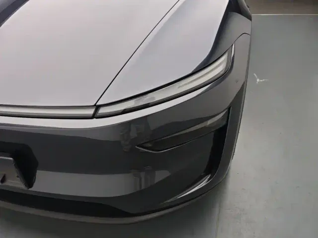Tesla Model Y — Фото автомобиля 23