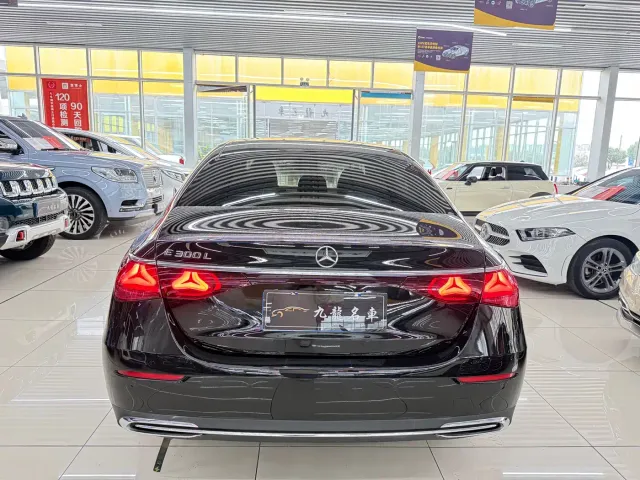Mercedes-Benz E-Class — Фото автомобиля 4