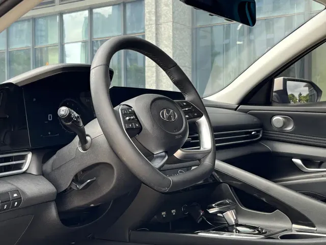 Hyundai Elantra — Фото автомобиля 10