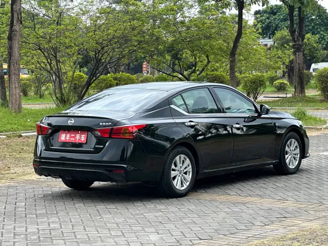Nissan Teana — Фото автомобиля 6