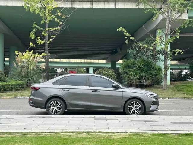 Geely Emgrand — Фото автомобиля 3
