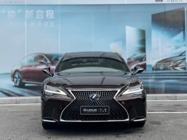 Lexus LS — Фото автомобиля 3