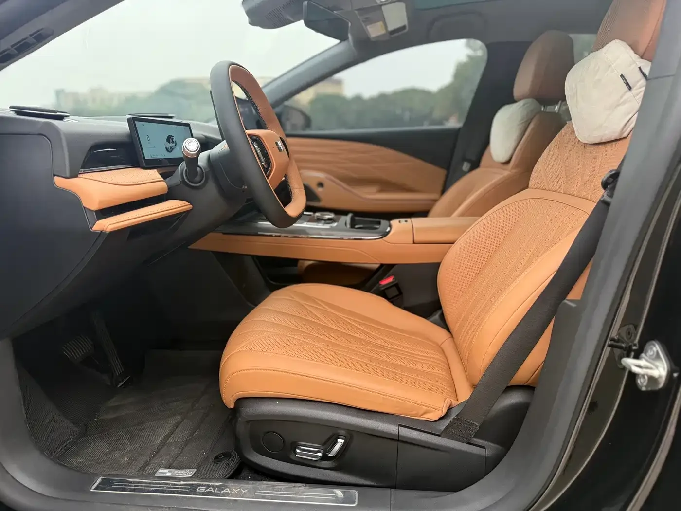 Geely Galaxy Galaxy Xingyao 8 2025 130km EM-i Premium Edition — Фото автомобиля 4