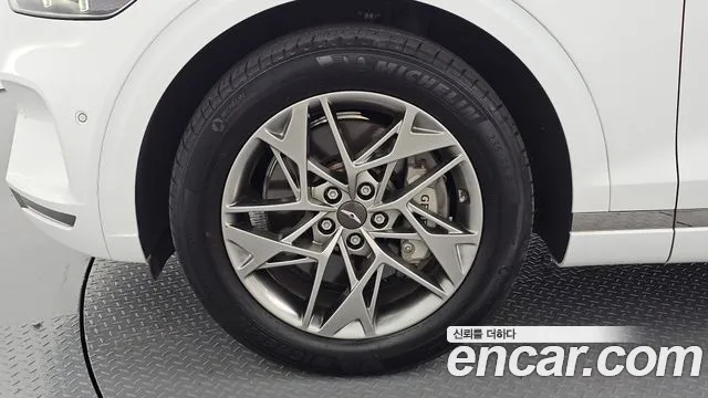 Genesis GV70 — Фото автомобиля 5