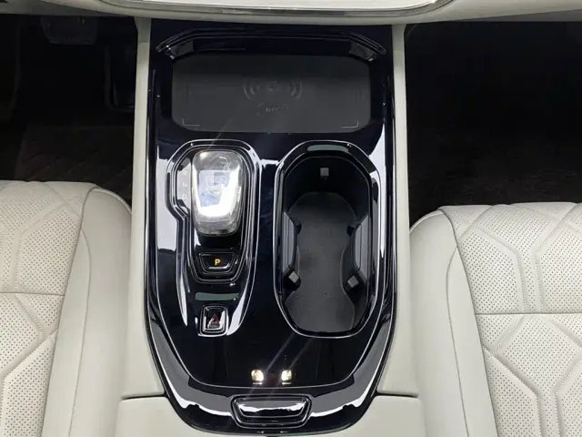Volvo EM90 — Фото автомобиля 20