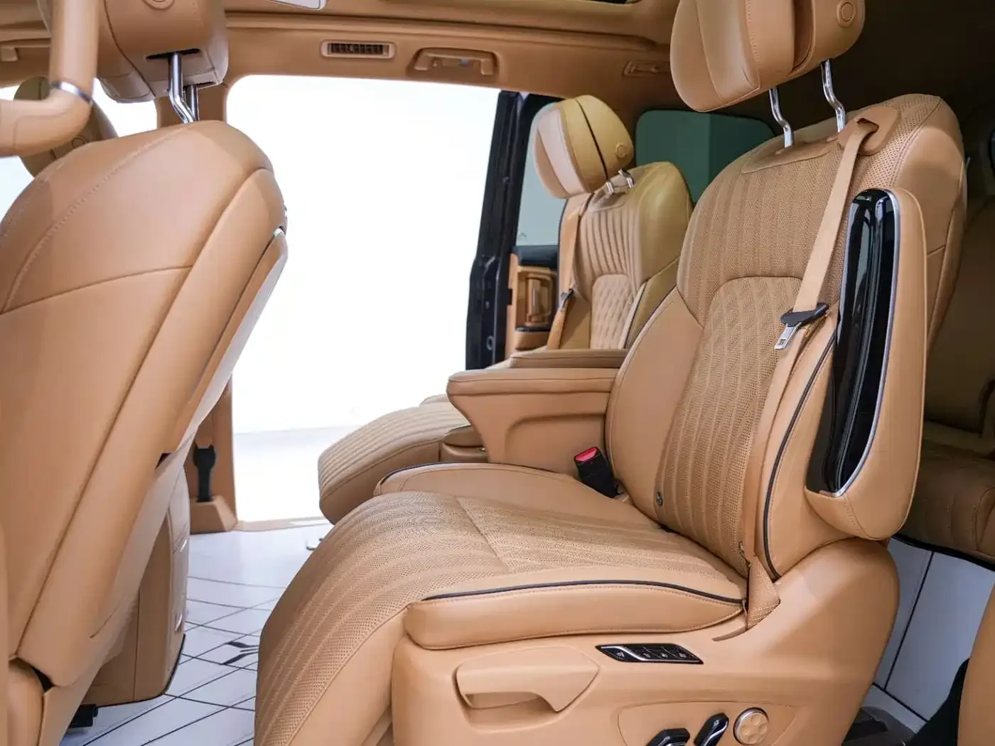 Voyah Auto Voyah Dreamer 2022 Low-carbon Dream+Smart Package — Фото автомобиля 26