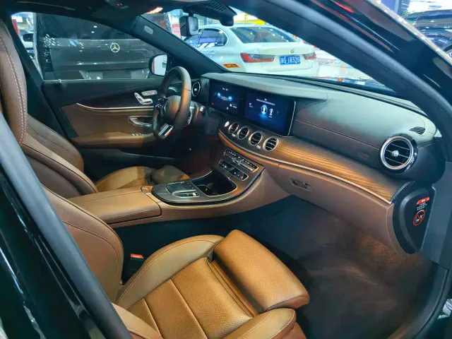 Mercedes-Benz E-Class — Фото автомобиля 3