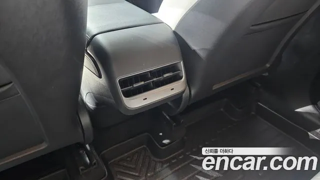 Tesla Model Y — Фото автомобиля 22