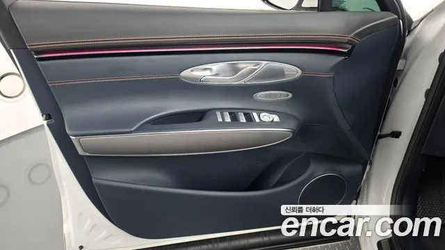 Genesis GV70 — Фото автомобиля 12