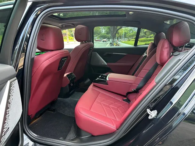 BMW 5 Series — Фото автомобиля 6