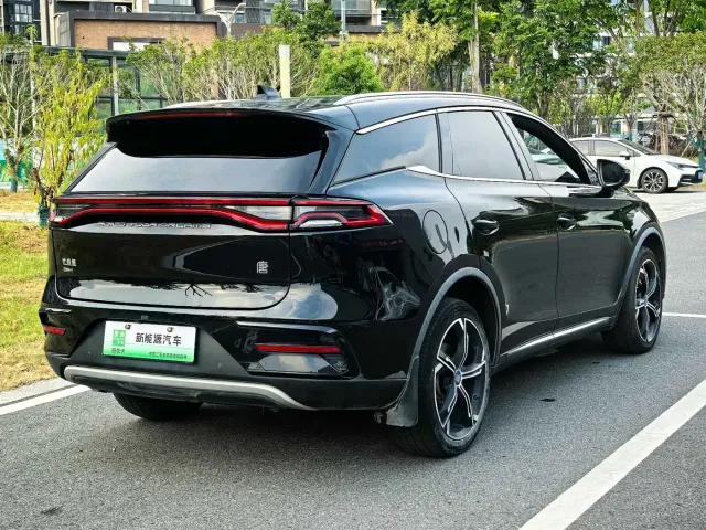 BYD Tang — Фото автомобиля 16
