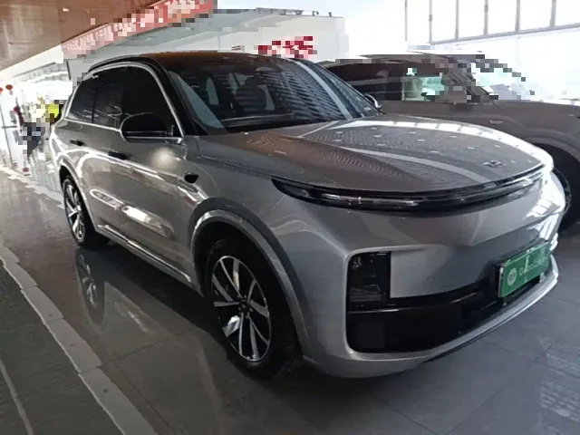 Li Auto L8 — Фото автомобиля 3