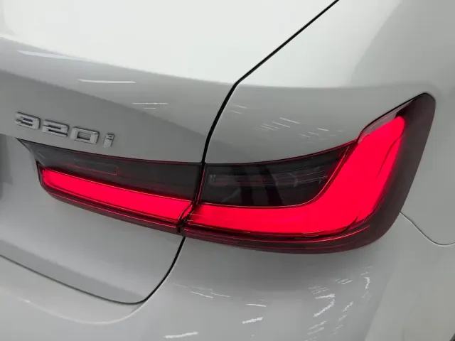 BMW 3 Series — Фото автомобиля 8