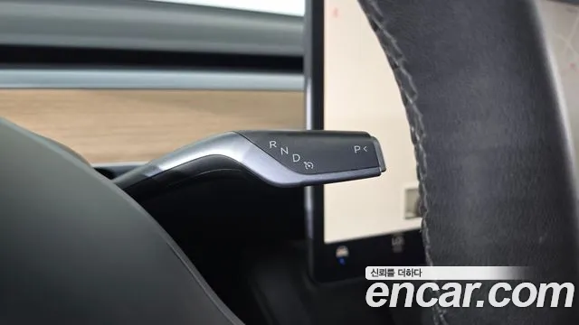 Tesla Model 3 — Фото автомобиля 9
