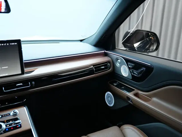 Lincoln Aviator — Фото автомобиля 13
