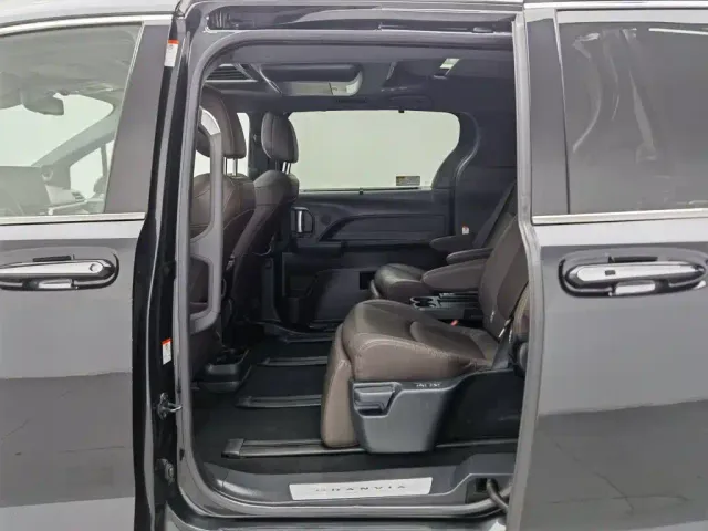 Toyota Granvia — Фото автомобиля 15