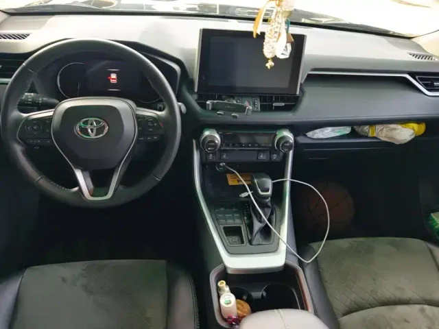Toyota RAV4 — Фото автомобиля 12
