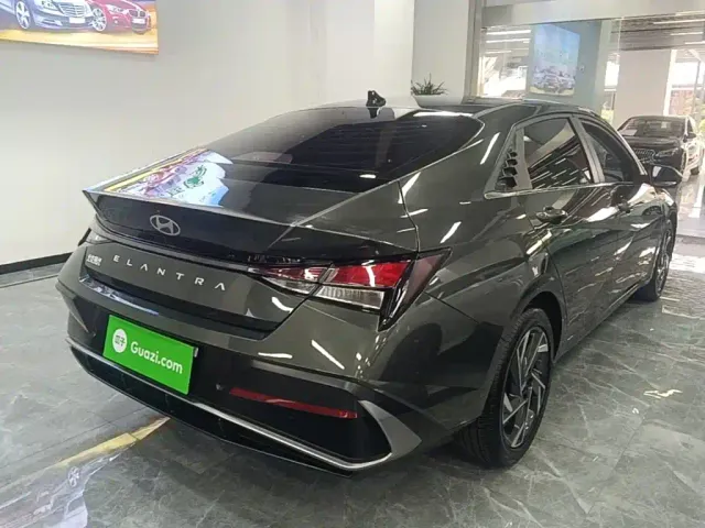 Hyundai Elantra — Фото автомобиля 6