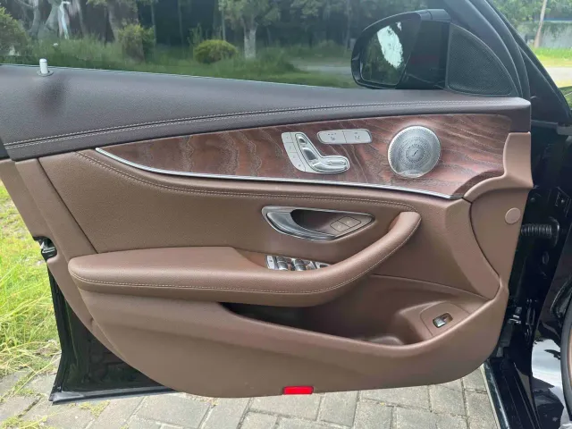 Mercedes-Benz E-Class — Фото автомобиля 12