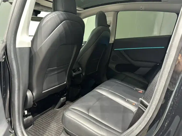 Tesla Model Y — Фото автомобиля 3