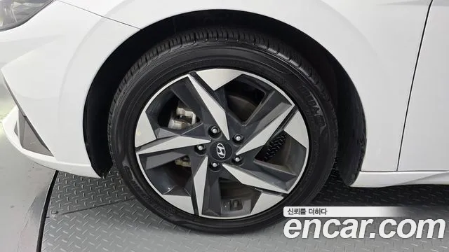 Hyundai AVANTE Inspiration — Фото автомобиля 5