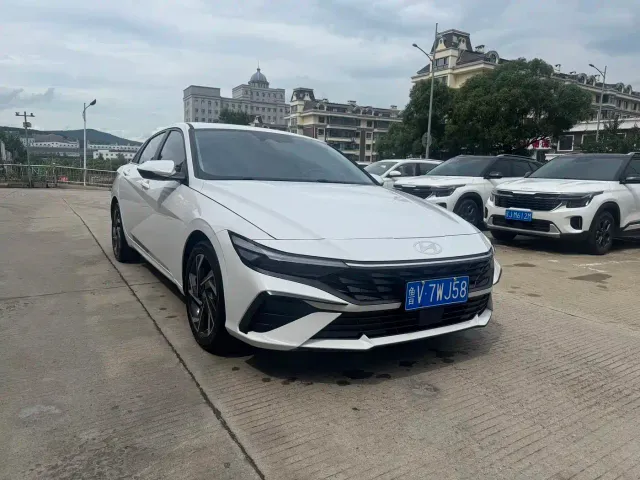 Hyundai Elantra — Фото автомобиля 2