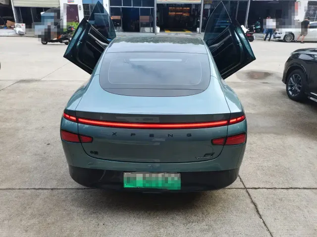 Xpeng P7 — Фото автомобиля 9